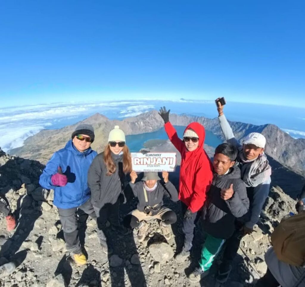 Mount Rinjani Tour 2 Days 1 Night Trek to Summit For Experienced Trekker